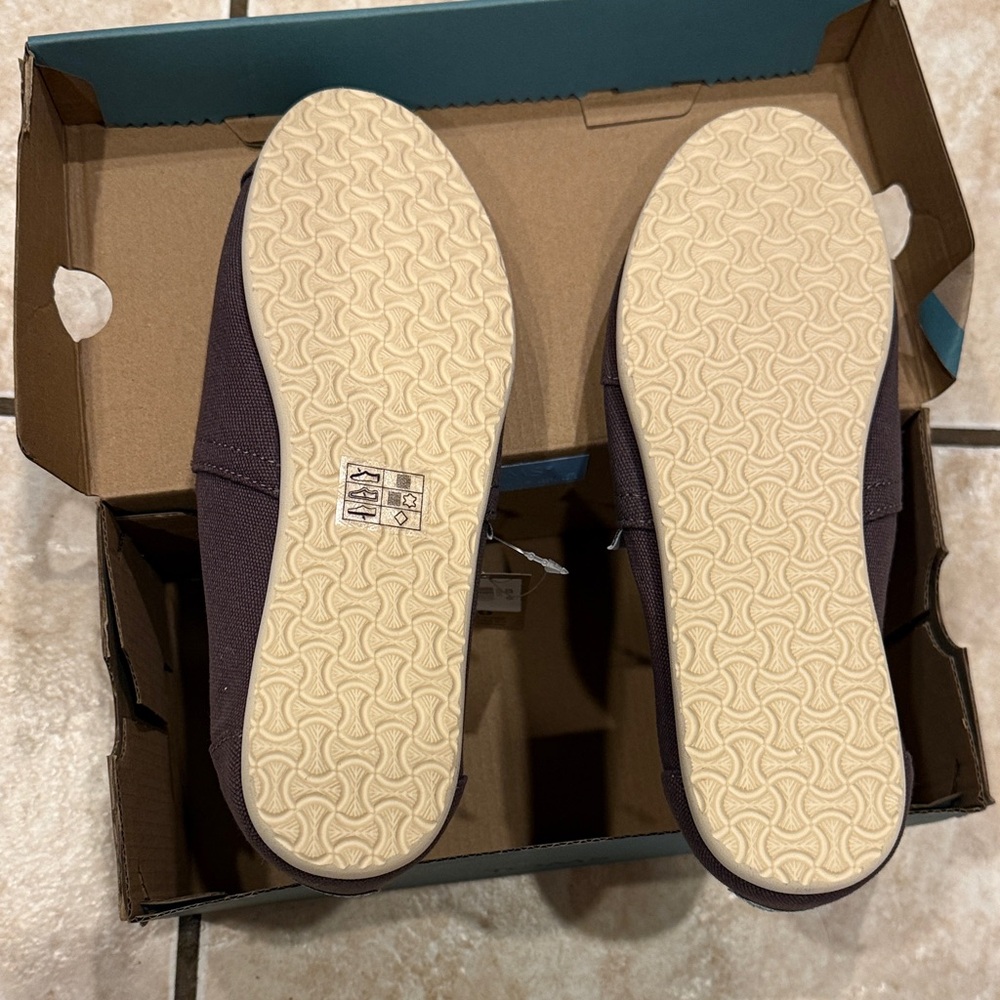NIB Toms Ash Canvas Slip-Ons - Picture 3 of 6